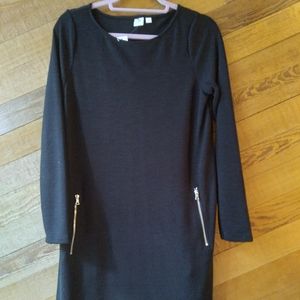 Simple Gap black dress